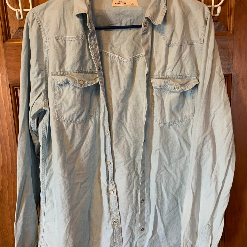 Woman's large Hollister button up